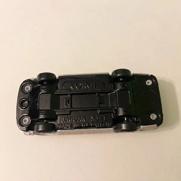 Vintage Lot of 2 Corgi Diecast Cars Jaguar XJS and  Renault 5 TS - Picture 6 of 15